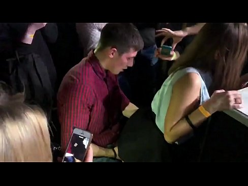 ❤️ Echte seks in een Russische nachtclub. 18-jarig Russisch meisje in de anus en vagina geneukt in een nachtclub ❤️❌ Quality porn at us ﹏